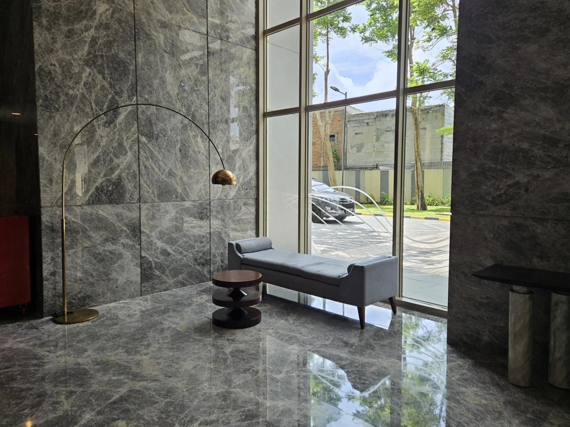 3Br Flat In Taman Anggrek Residence Джакарта Экстерьер фото